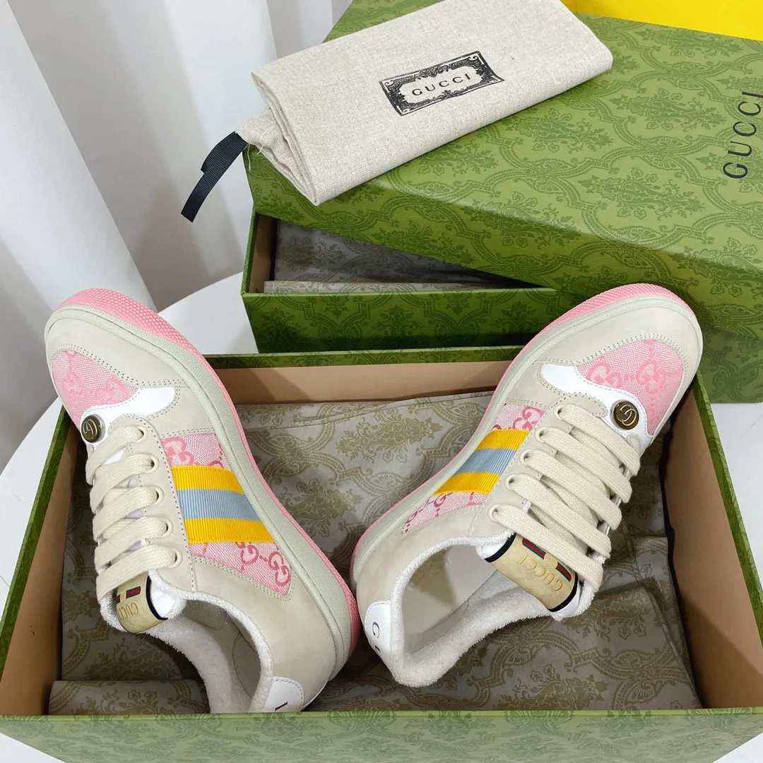 Ex-factory price: 540💰 GUCCI Gucci's newly upgraded back cover lining, top-notch old dirty shoes, classic casual sports shoes for couples, retro sneakers and old G family dirty shoes, updated at the counter simultaneously! ①The shoe upper has the same water-based edge coating process as the original version⚠️The ordinary oil edges on the market have a strong glue feel and are easy to fall off! Grade A first-layer nubuck leather (with pores)/matching computer embroidered double G cloth, high-density terry velvet lining. ② A PVC transparent small round mark sealing line is added to the details of the midsole. The mold is opened six times and the jewelry craftsmanship is used to customize the two-color double G buckle, striving to be the same as the original version. A pair of buttons is more than three times more expensive than ordinary buckles on the market. ③An old two-color washable label, the chip is placed on the outer waist of the right foot, the entire shoe is completely hollowed out with rubber technology, TUP material (rubber to distinguish the market) with the latest green packaging from the counter, 3D printed handbag, and a pair of shoelaces. There is no pressure when entering and exiting the counter. You can buy a 1:1 accurate replica of the original version and modify and upgrade it repeatedly. The details are perfectly restored, the materials are all customized, and they are truly top-notch. Please look at the details clearly to identify the quality. Upper: First-layer frosted cowhide/embroidered double G cloth. Lining: original high-density velvet lining. Foot pads: original pearlescent sheepskin. Outsole: private molded vacuum TPU material. Packaging: original top-grade full set packaging at the counter. Shoe size: women's size 35-40, men's size 39-44 (men's size 38, 45🉑️customized, non-returnable)